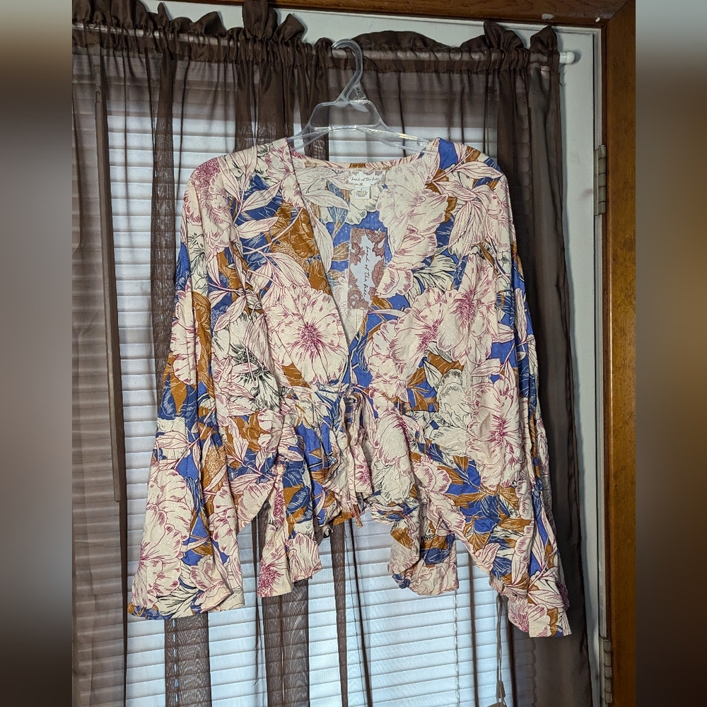 NWT BAND OF THE FREE Boho Floral Front Tie Periwinkle Blue Peplum Top